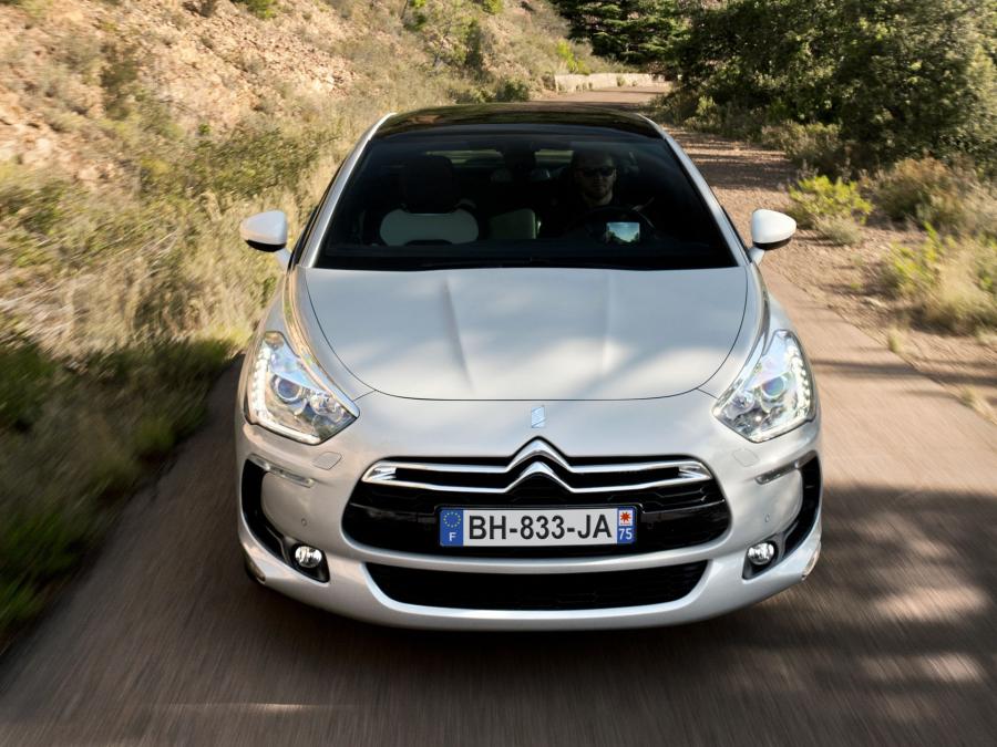  Citroen DS5 HYbrid4 2011 года  (фото 12 из 23)